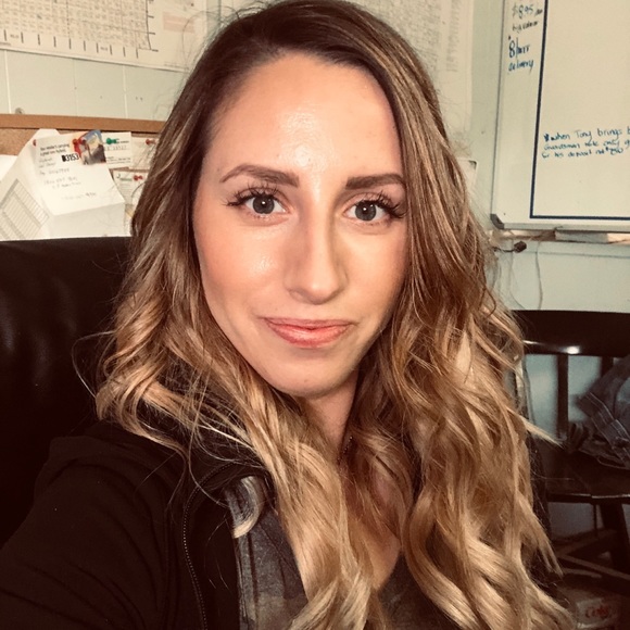 Meet your Posher, Mandi - Picture 1 of 1